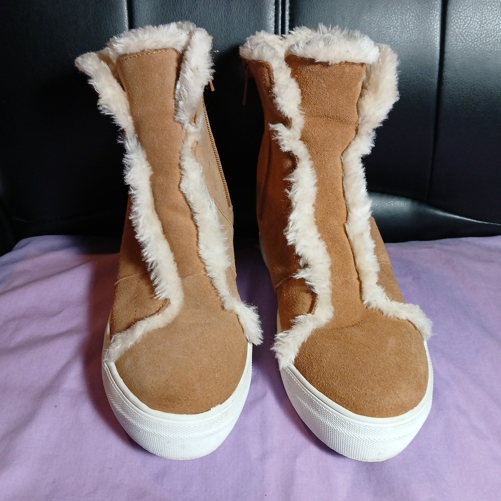 Tan‎ Suede Booties Size 8.5 Very Volatile Los Angeles Brand